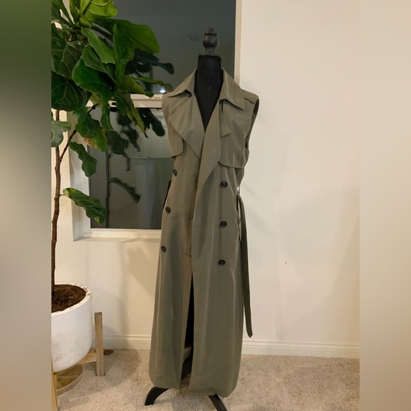 BCBGMaxAzria Jackets & Blazers - BCBG Sleeveless Trench Coat XS